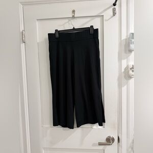 Unbranded black cropped gaucho pants w/ side slits